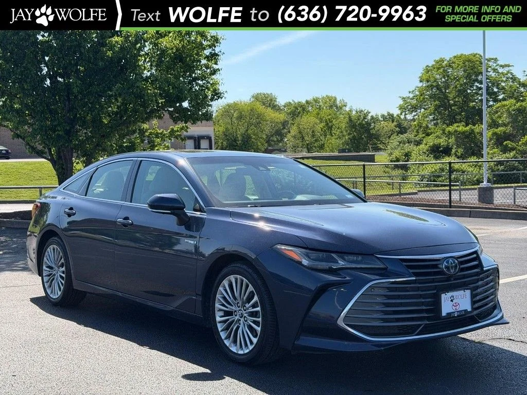 2020 Toyota Avalon Limited Hybrid's photo