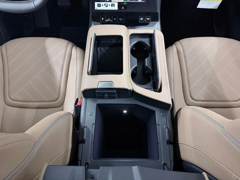 New 2027 RADIANT WHITE INFINITI Luxe 2WD image 30