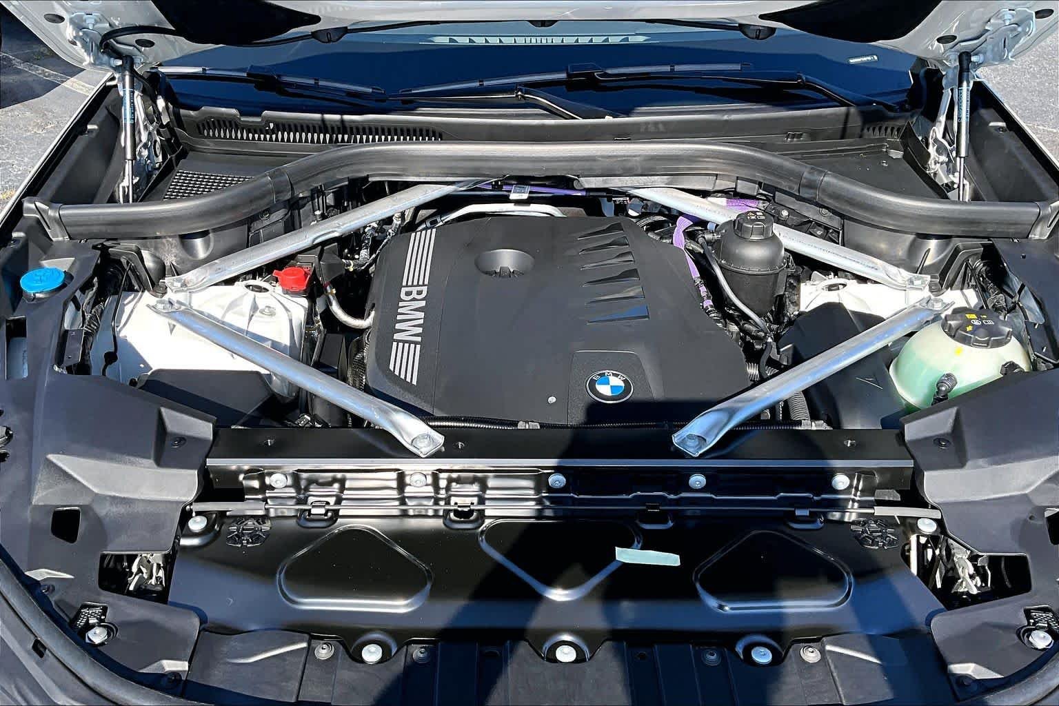 New 2026 Mineral White Metallic BMW xDrive40i image 16