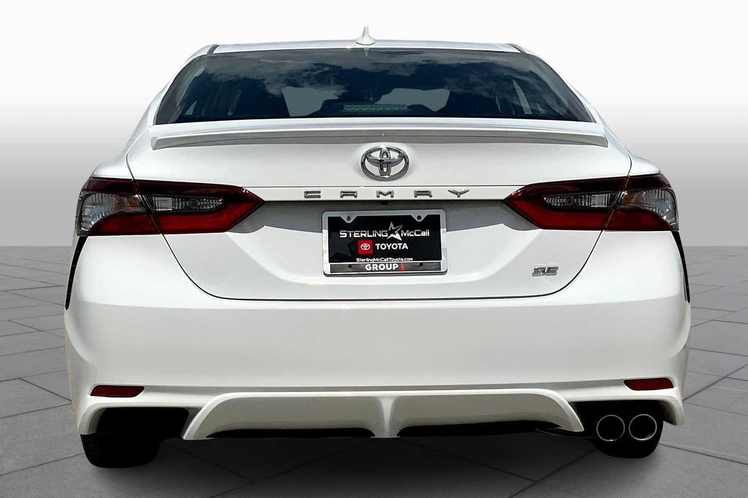 Used 2024 Ice Cap Toyota SE image 5
