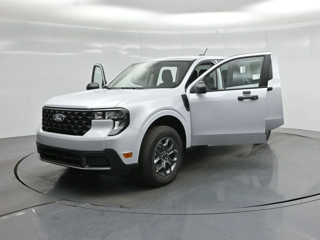 New 2026 Space White Metallic Ford XLT image 23