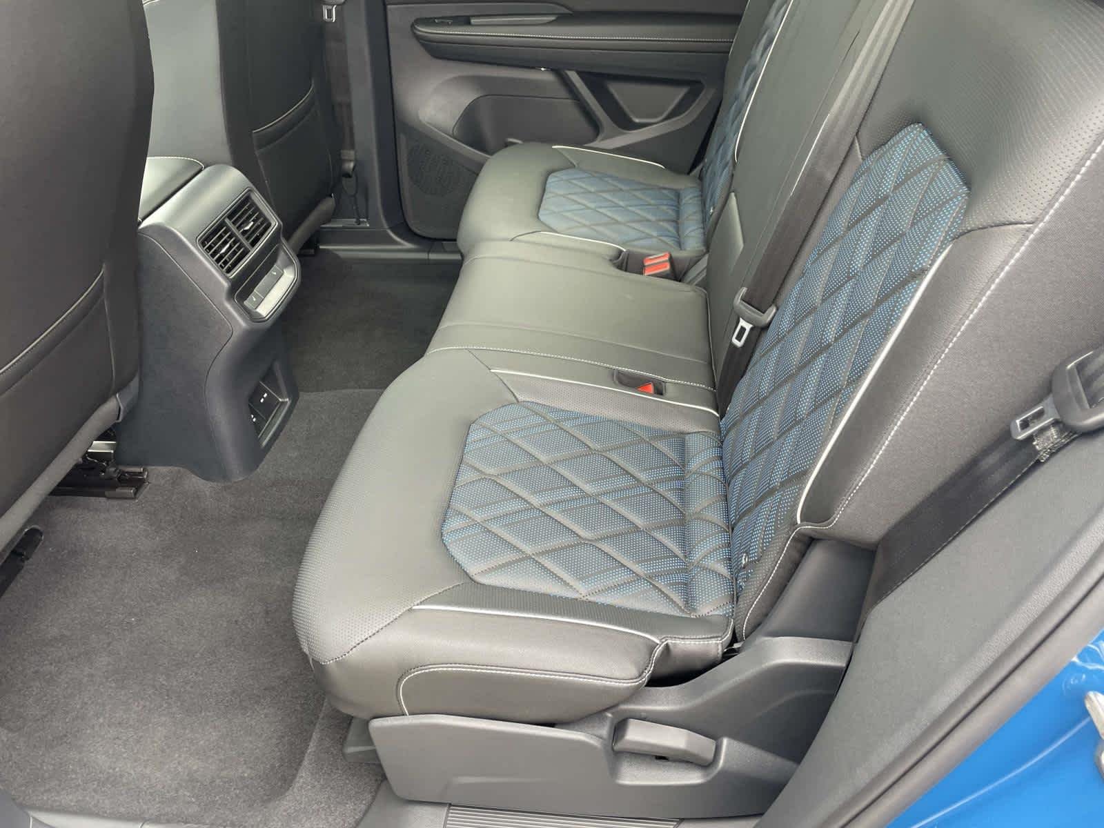 New 2026 R3R3/Blue Volkswagen 2.0T SEL Premium R-Line image 17