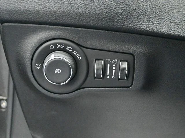 Used 2020 Granite Crystal Clearcoat Metallic Jeep Limited image 11