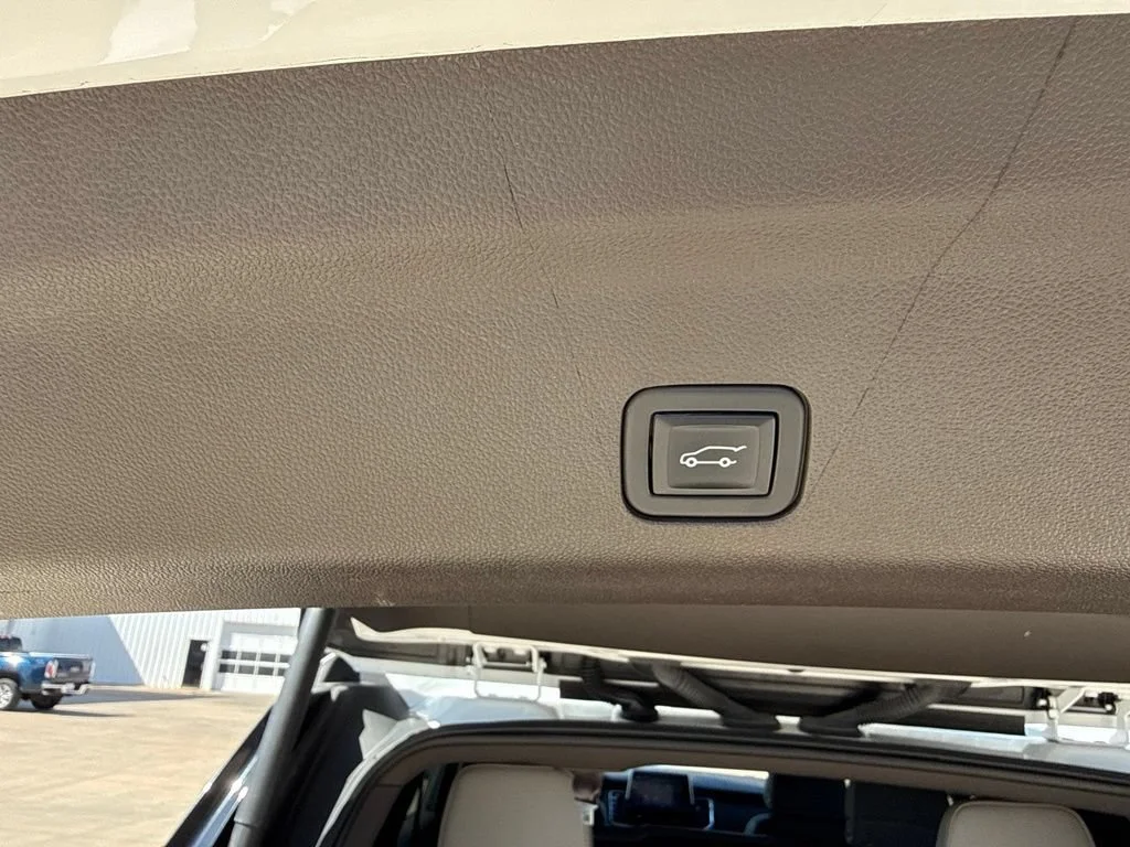 Used 2022 Summit White Chevrolet LT image 25
