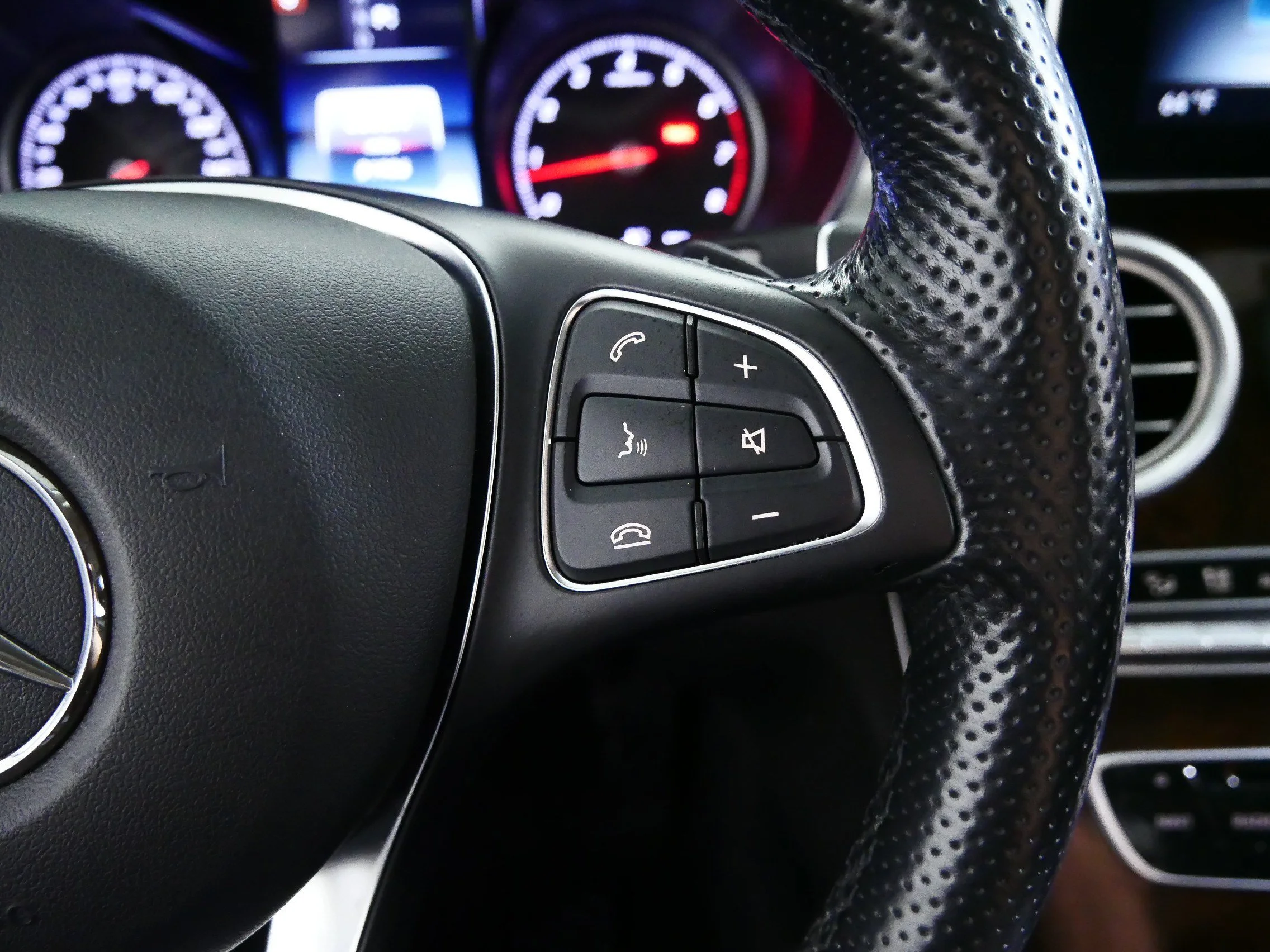 Used 2016 Black Mercedes-Benz C 300 image 28