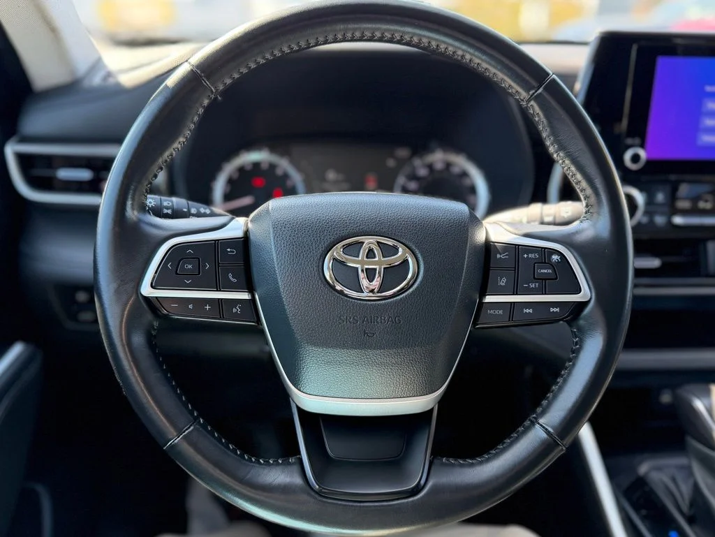 Used 2023 Silver Toyota LE image 14