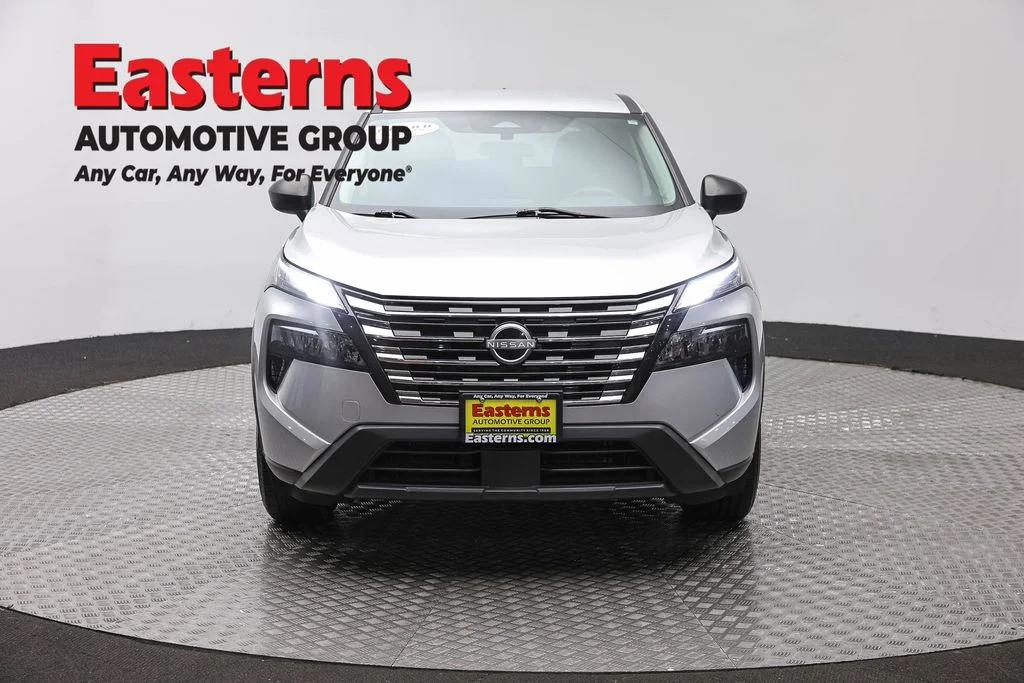 Used 2024 Silver Nissan S image 2