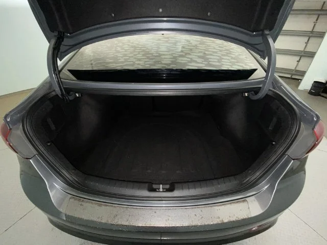 Used 2017 Gray Hyundai SE image 22