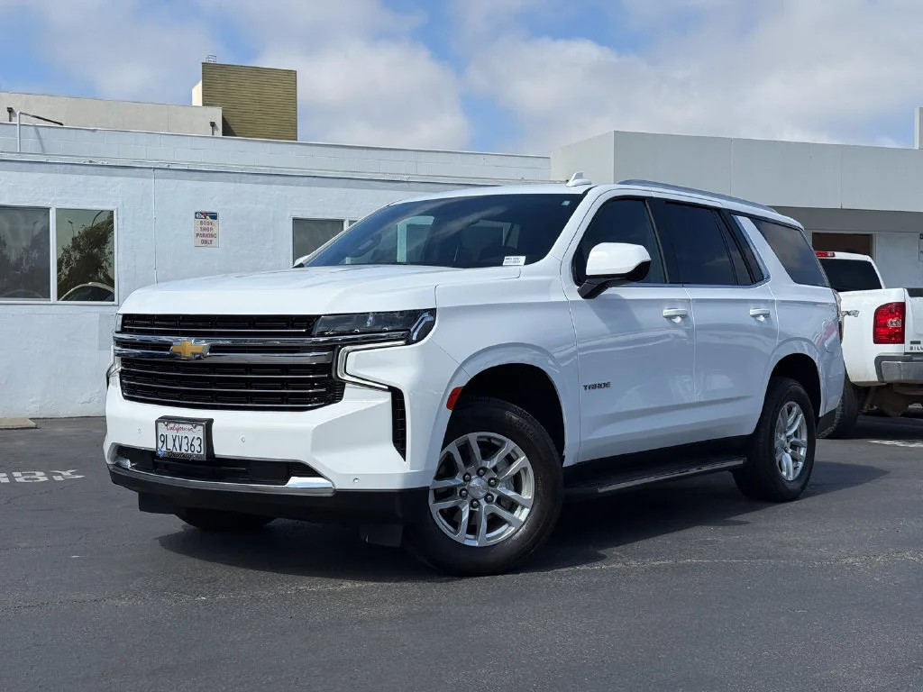 Used 2024 Summit White Chevrolet LT image 2