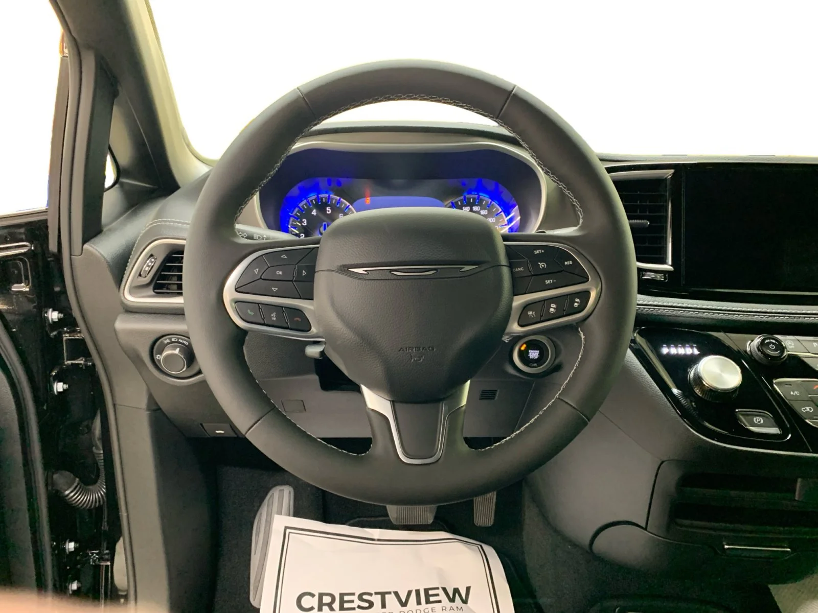 New 2027 Diamond Black Crystal Pearl Chrysler Select image 13