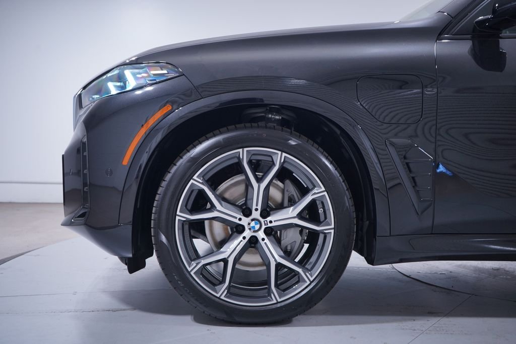 New 2026 Black Sapphire Metallic BMW xDrive50e image 2