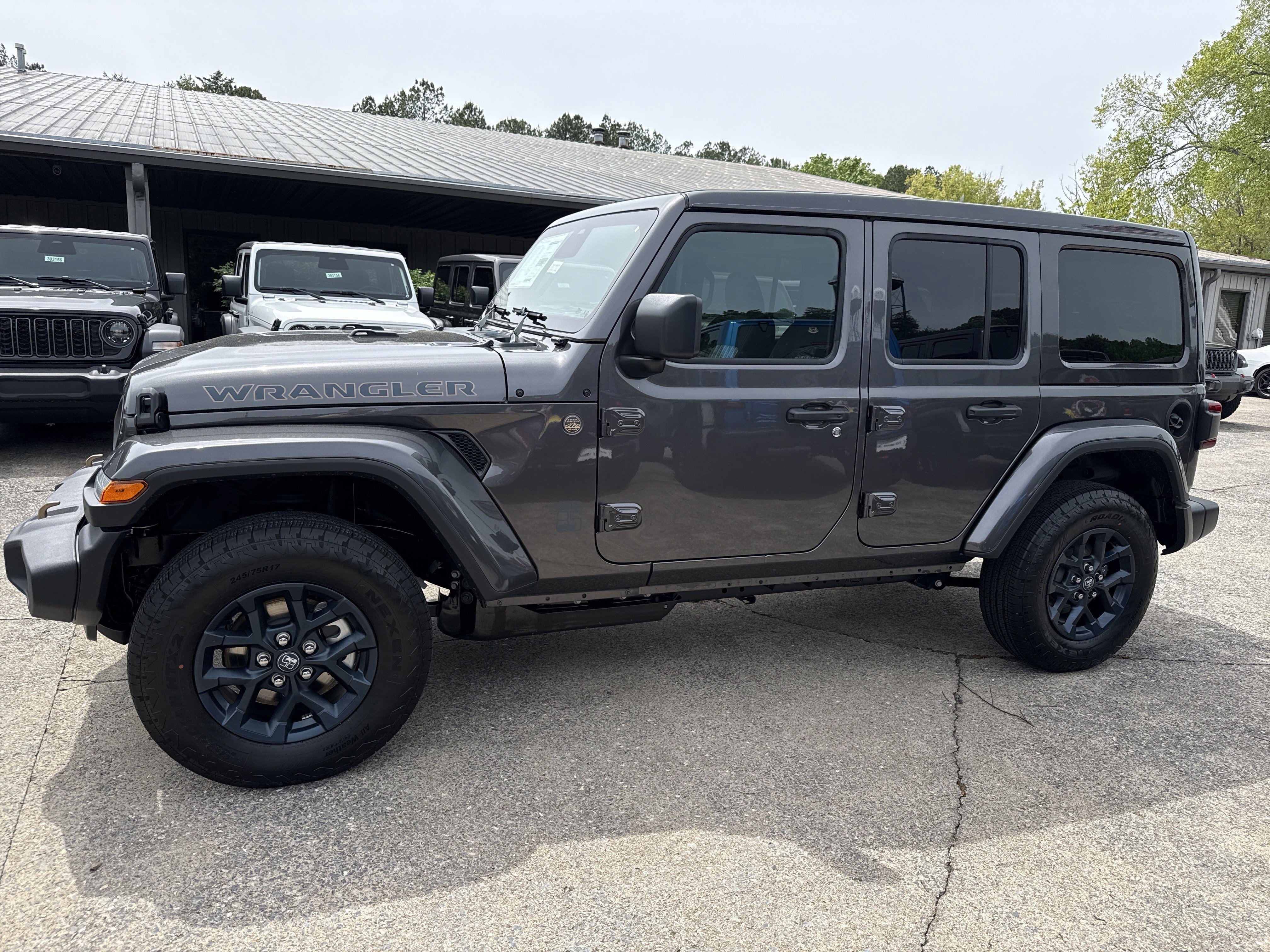 New 2026 Granite Crystal Metallic Clearcoat Jeep 85th Anniversary image 4
