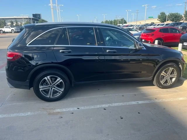 Used 2018 Black Mercedes-Benz GLC 300 image 2