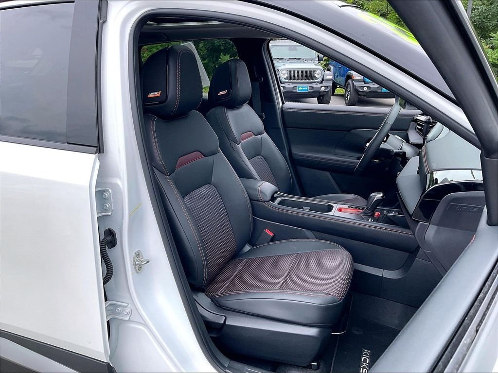 Used 2025 Aspen White Tricoat Nissan SR image 10