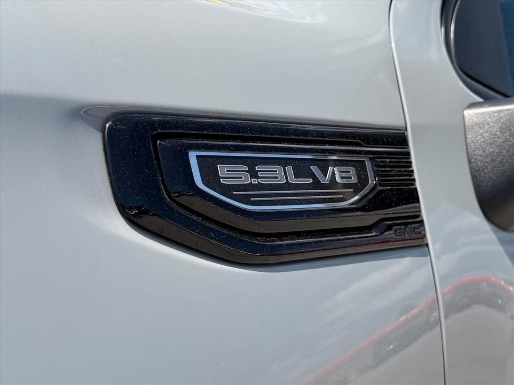 Used 2024 Gray GMC Elevation image 28