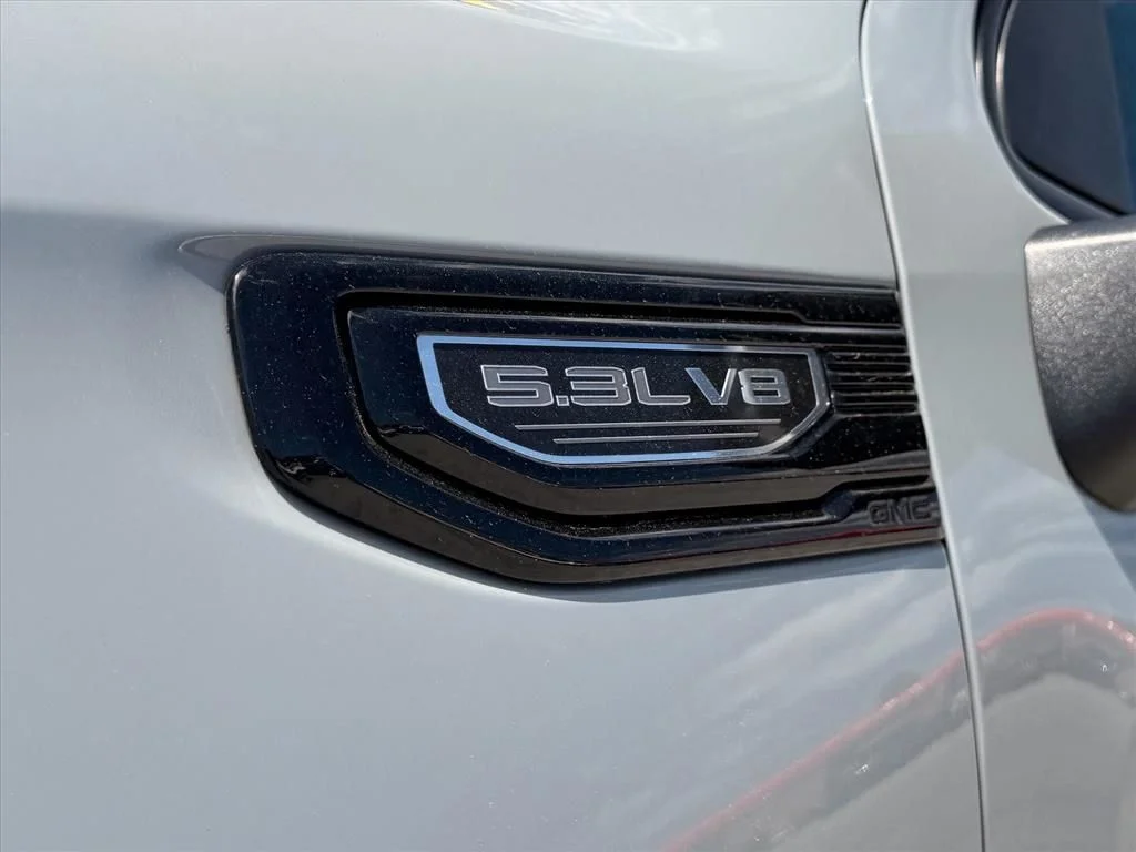 Used 2024 Gray GMC Elevation image 28