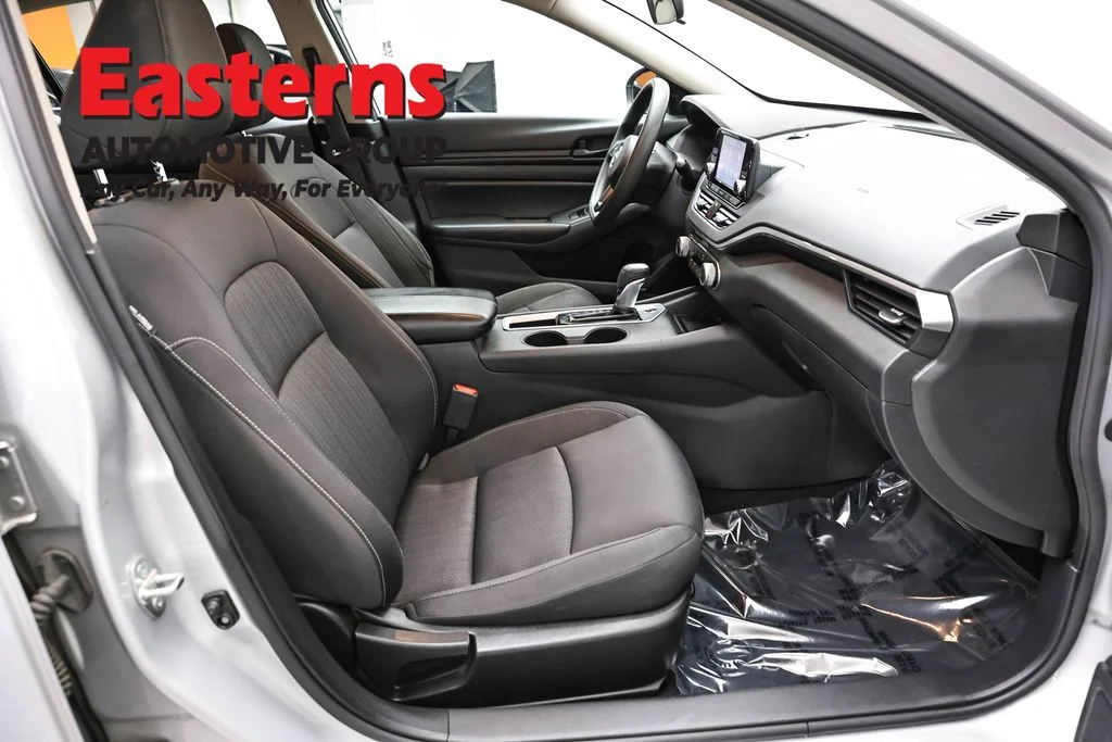 Used 2023 Silver Nissan 2.5 S image 23