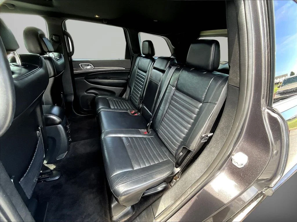 Used 2018 Crystal Metallic Jeep Limited image 25