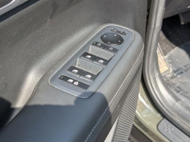 Used 2024 Green Hyundai SEL image 19