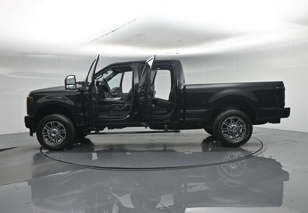 Used 2019 Black Ford Platinum image 4