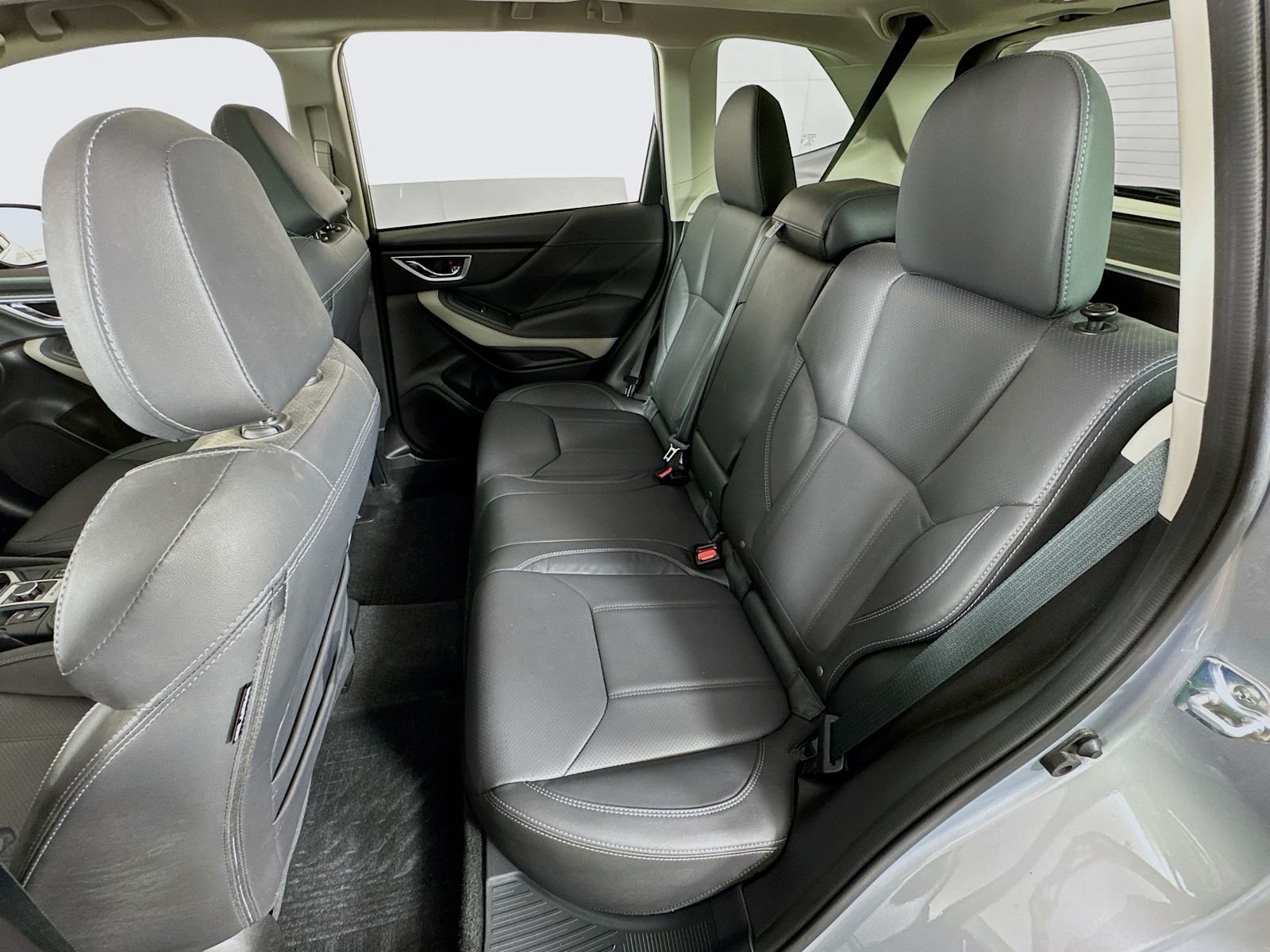 Used 2024 Ice Silver Metallic Subaru Limited image 18