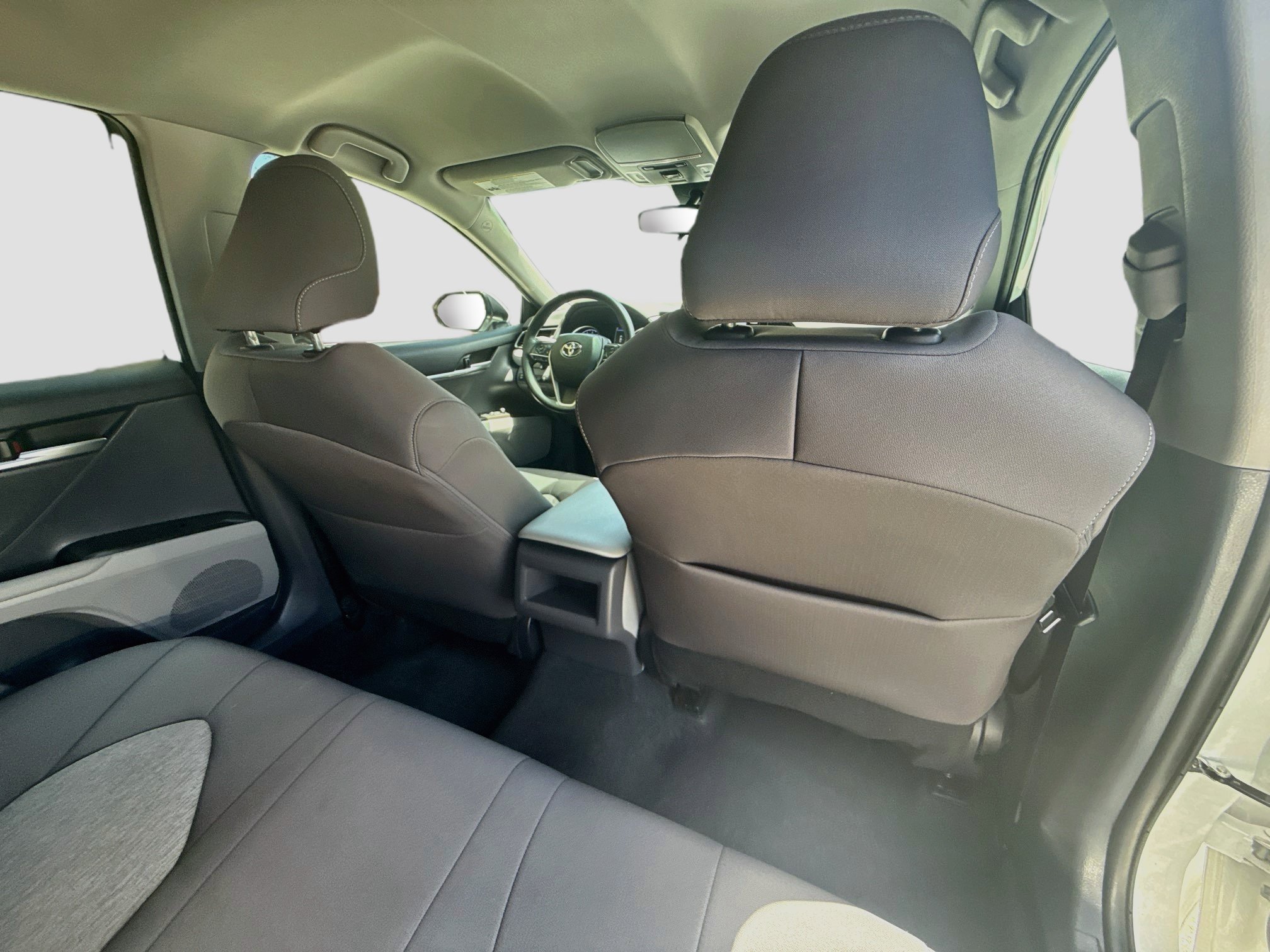 Used 2023 Ice Toyota LE image 26