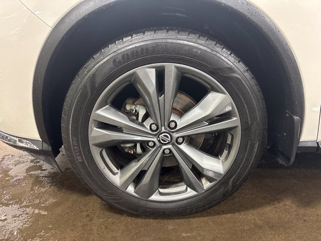 Used 2019 White Nissan Platinum image 23