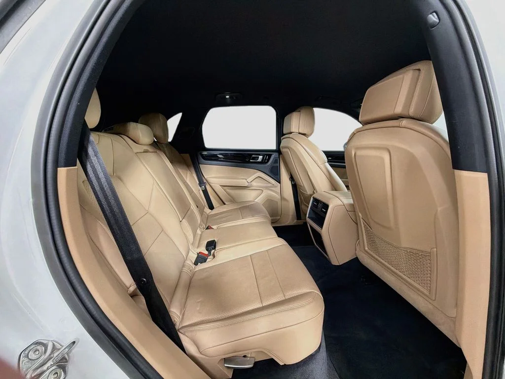 Used 2019  Porsche Base image 28