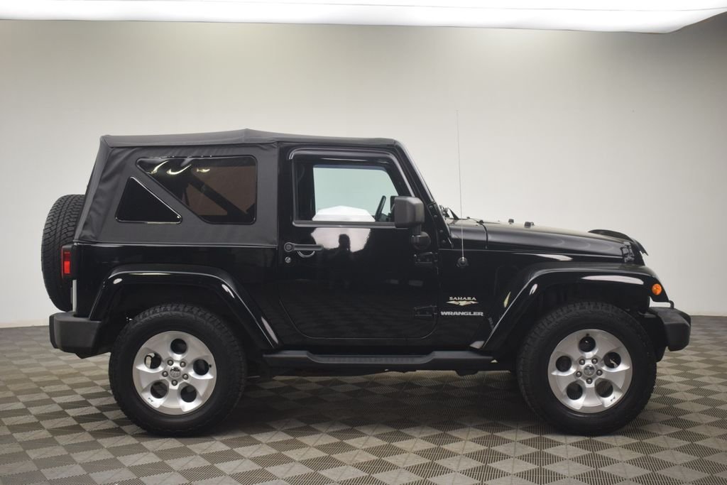 Used 2013 Black Jeep Sahara image 9