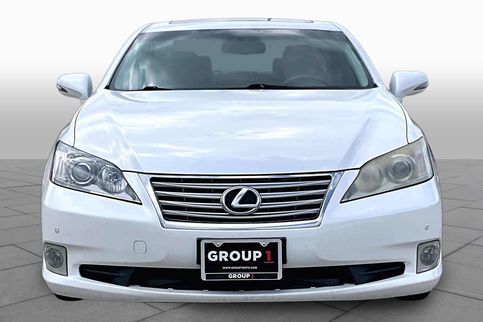Used 2011 Starfire Pearl Lexus  image 3