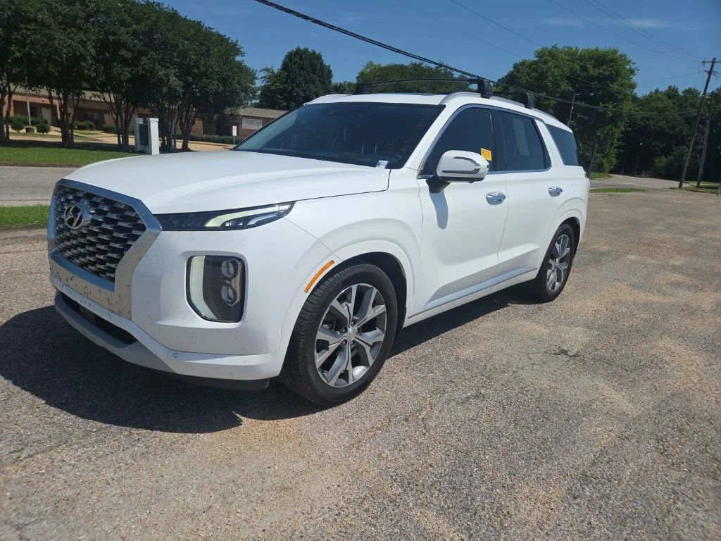 Used 2022 Hyper White Hyundai Limited image 3