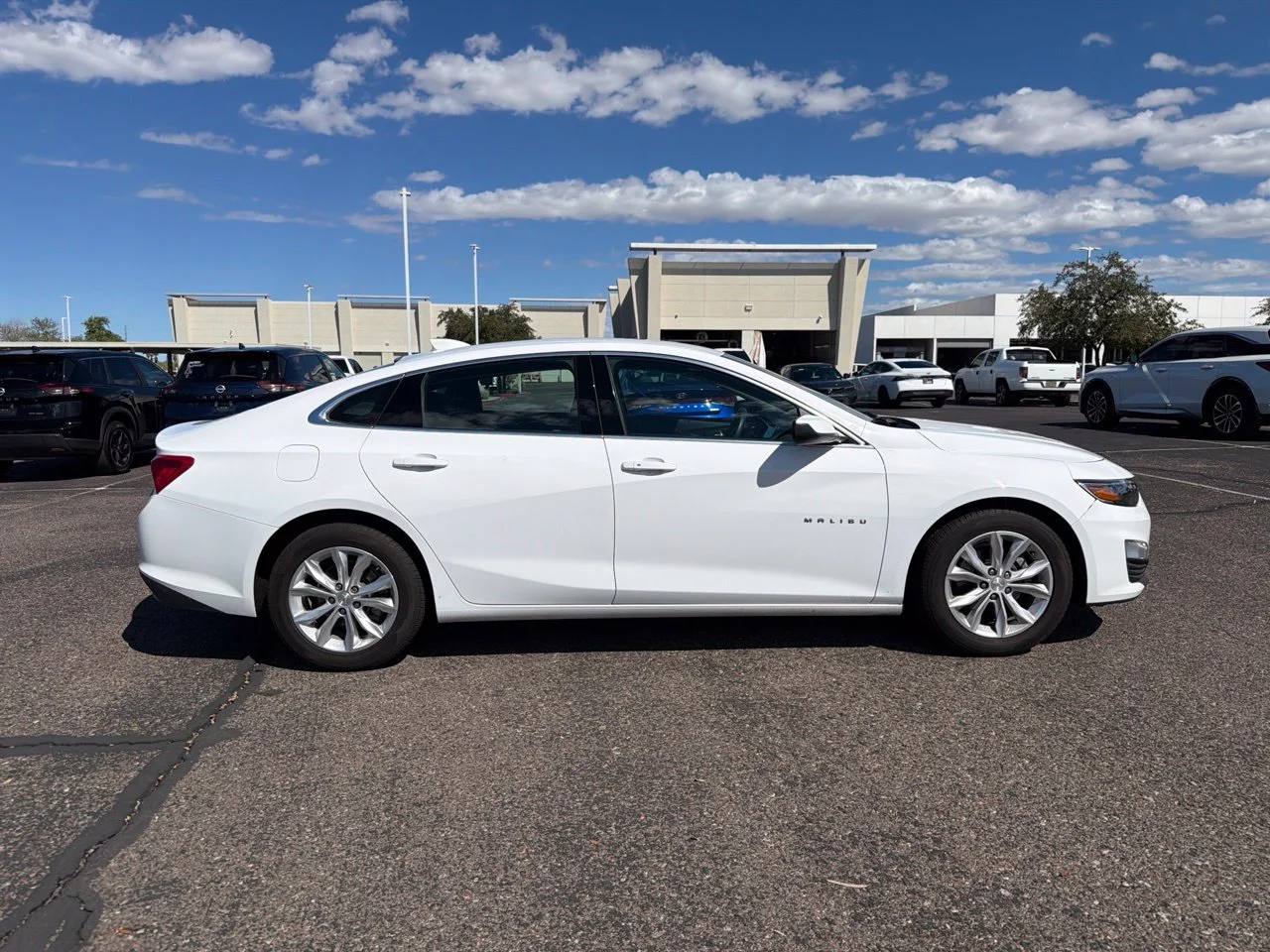 Used 2024 Summit White Chevrolet LT image 3