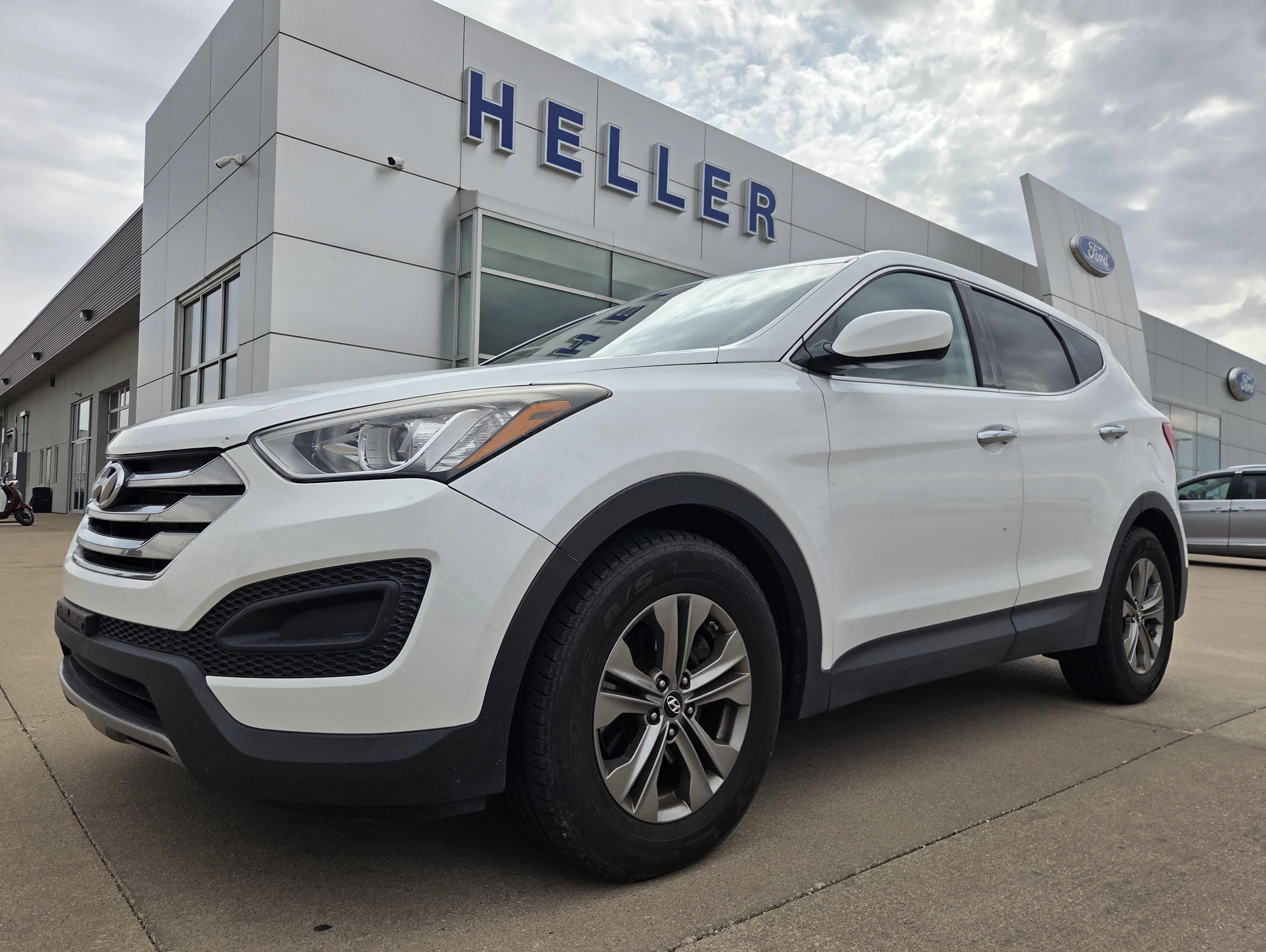 Used 2014 Frost White Pearl Hyundai Base image 3