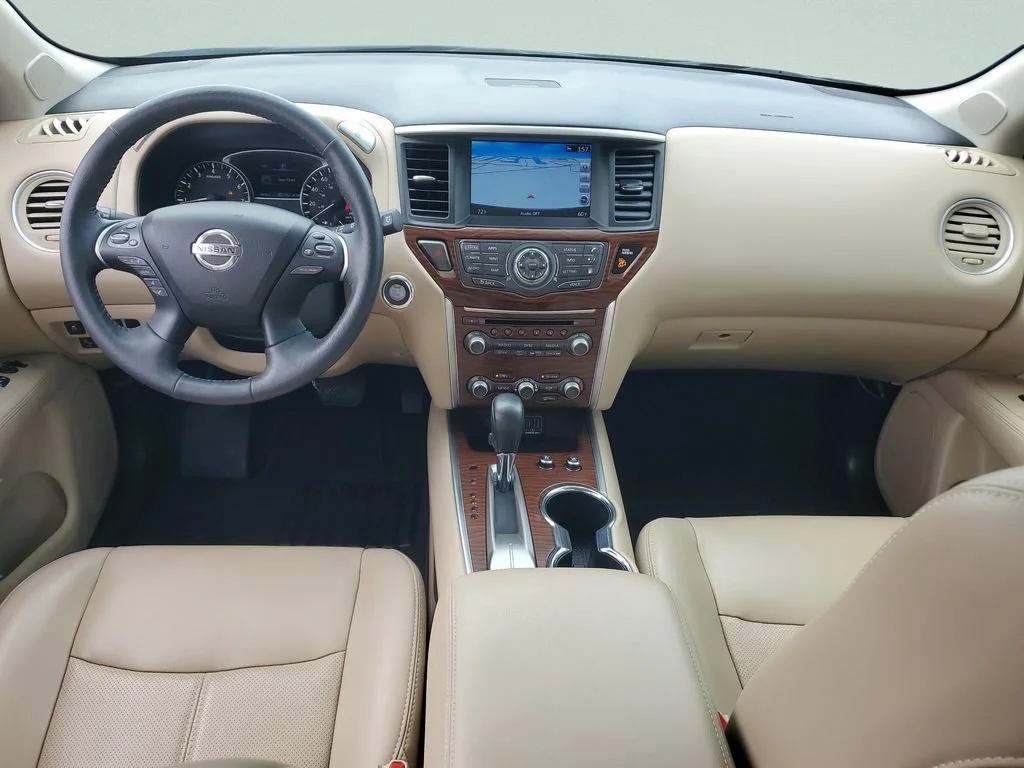 Used 2019 White Nissan Platinum image 11