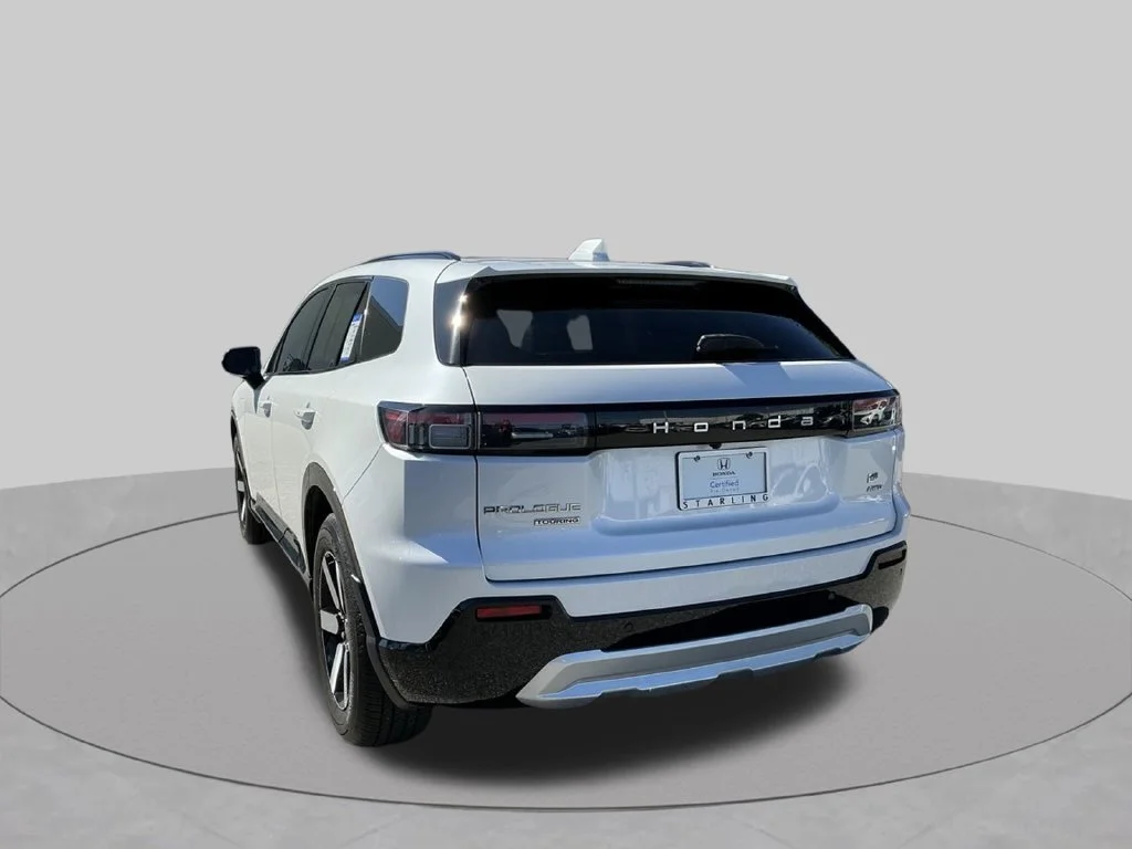 Used 2024  Honda Touring image 3