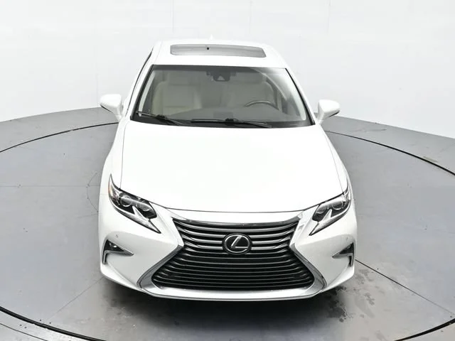 Used 2016 Eminent White Pea Lexus 4DR SDN image 18
