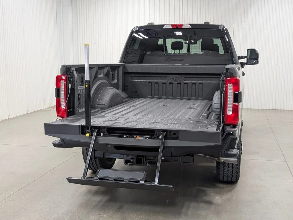 New 2026 Agate Black Metallic Ford F-250® Lariat® image 29