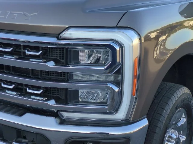 Used 2023 Gray Ford Lariat image 9
