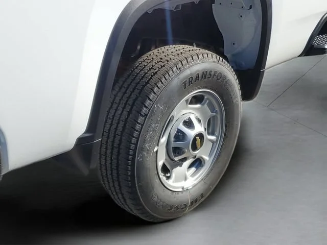New 2025 Summit White Chevrolet WT image 5