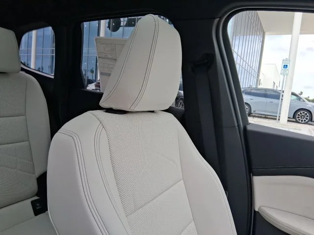 New 2026 Mineral White Metallic BMW xDrive28i image 17
