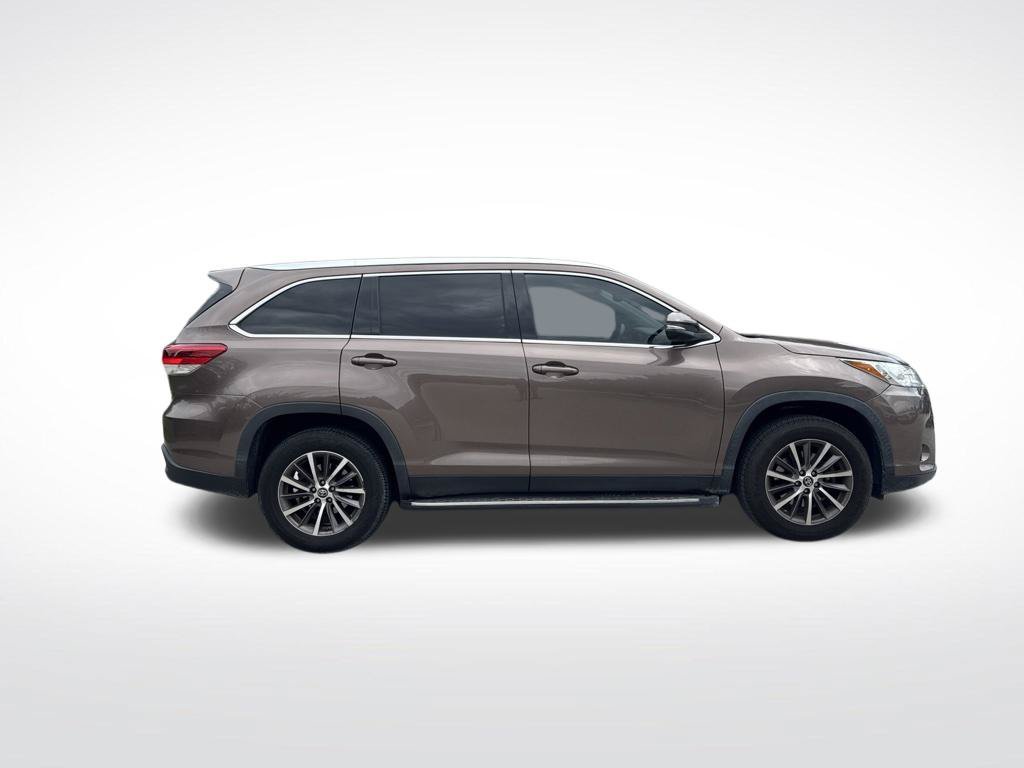 Used 2019 Brown Toyota XLE image 4
