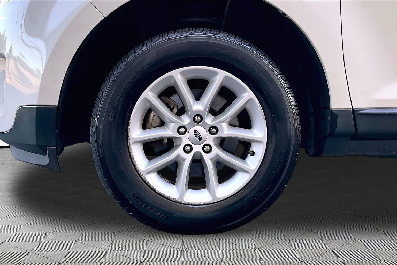 Used 2013 White Suede Ford SE image 11