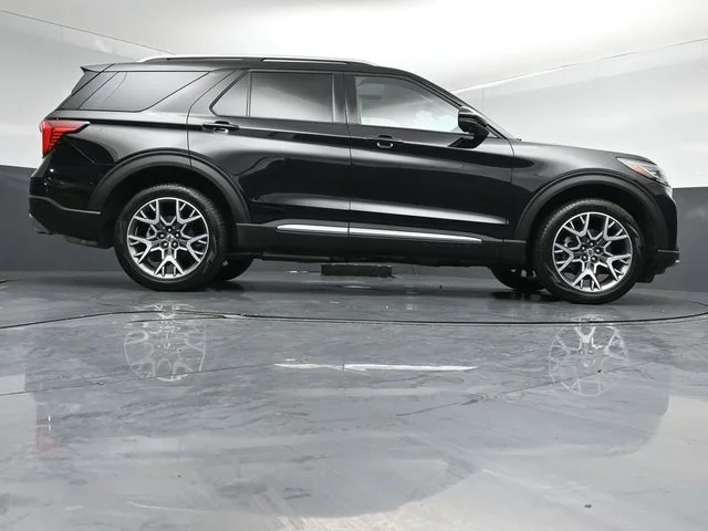 Used 2025 Black Metallic Ford Platinum image 46