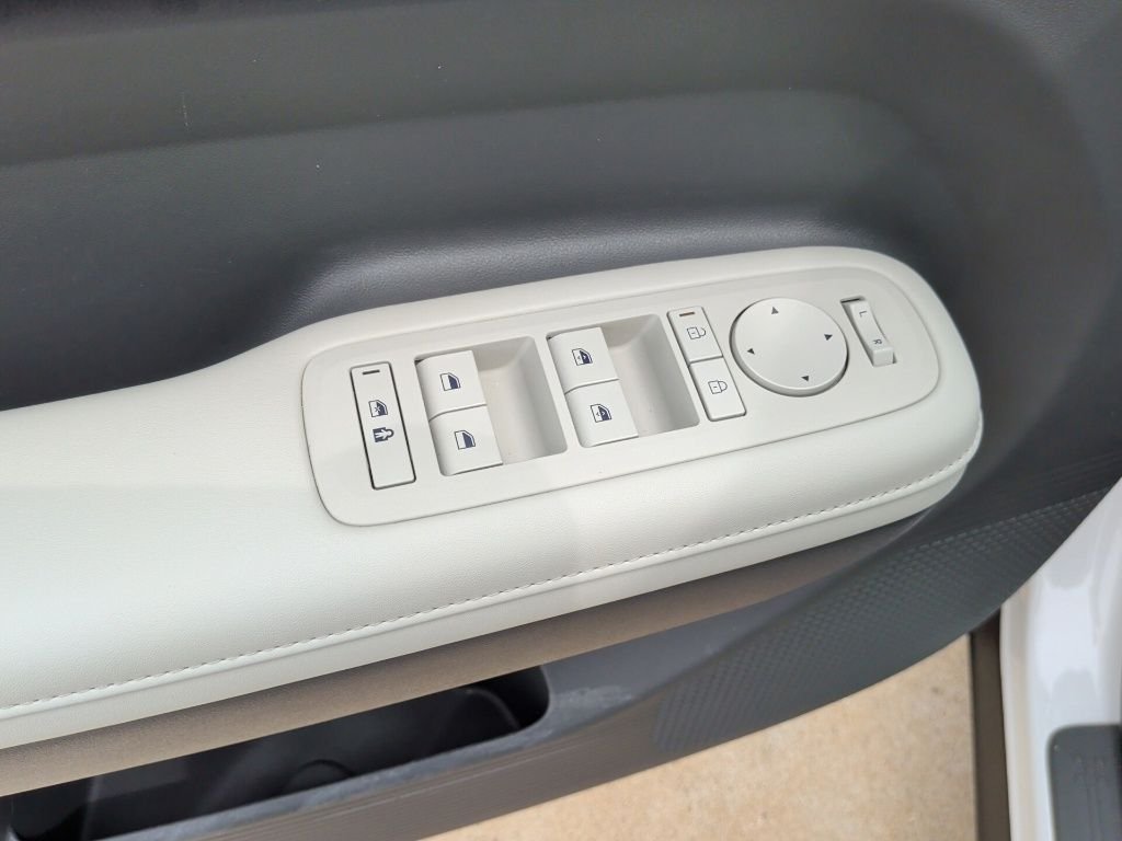 Used 2026 White Hyundai SEL image 11