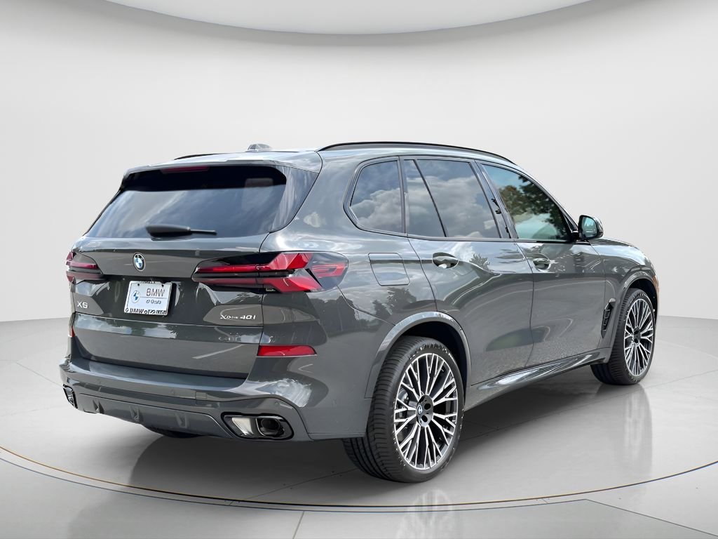 New 2026 Dravit Grey Metallic BMW xDrive40i image 3