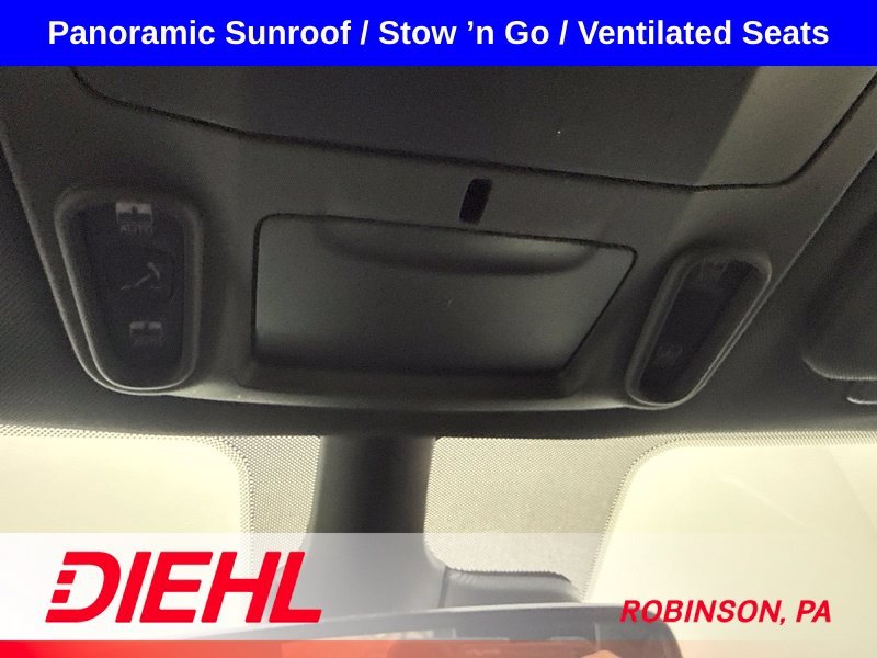 Used 2025 White Chrysler Limited image 43