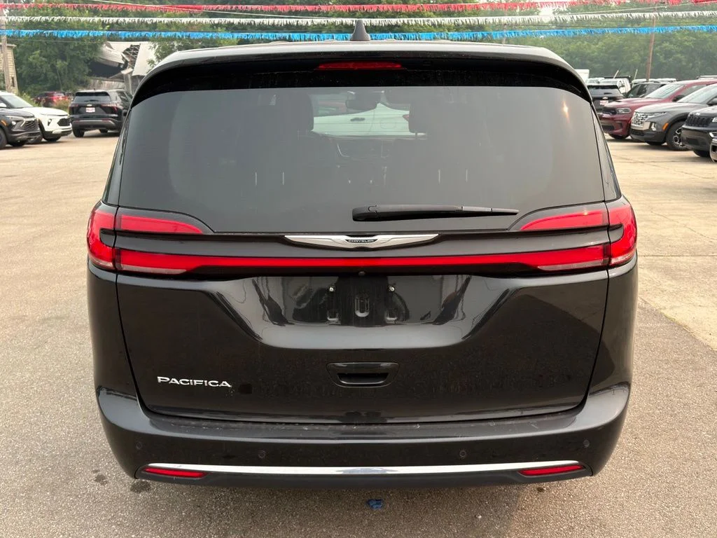 Used 2023 Black Chrysler Touring L image 11