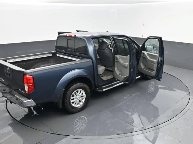 Used 2017 Arctic Blue Metallic Nissan SV image 24