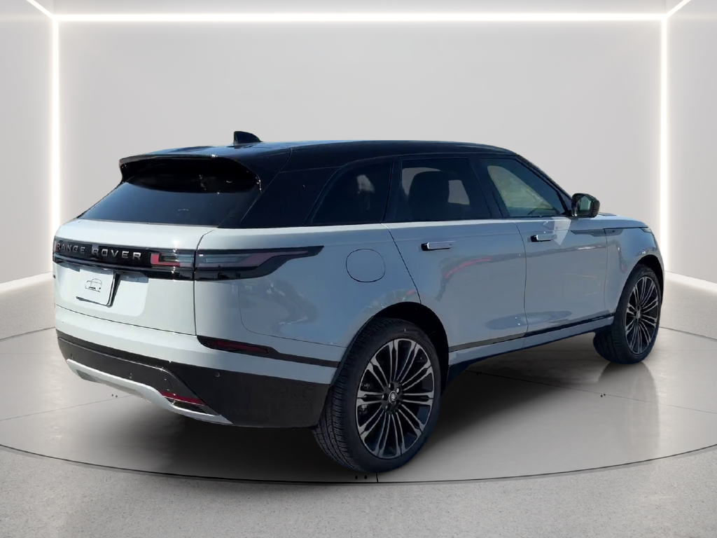 New 2026 Arroios Grey Land Rover  image 5