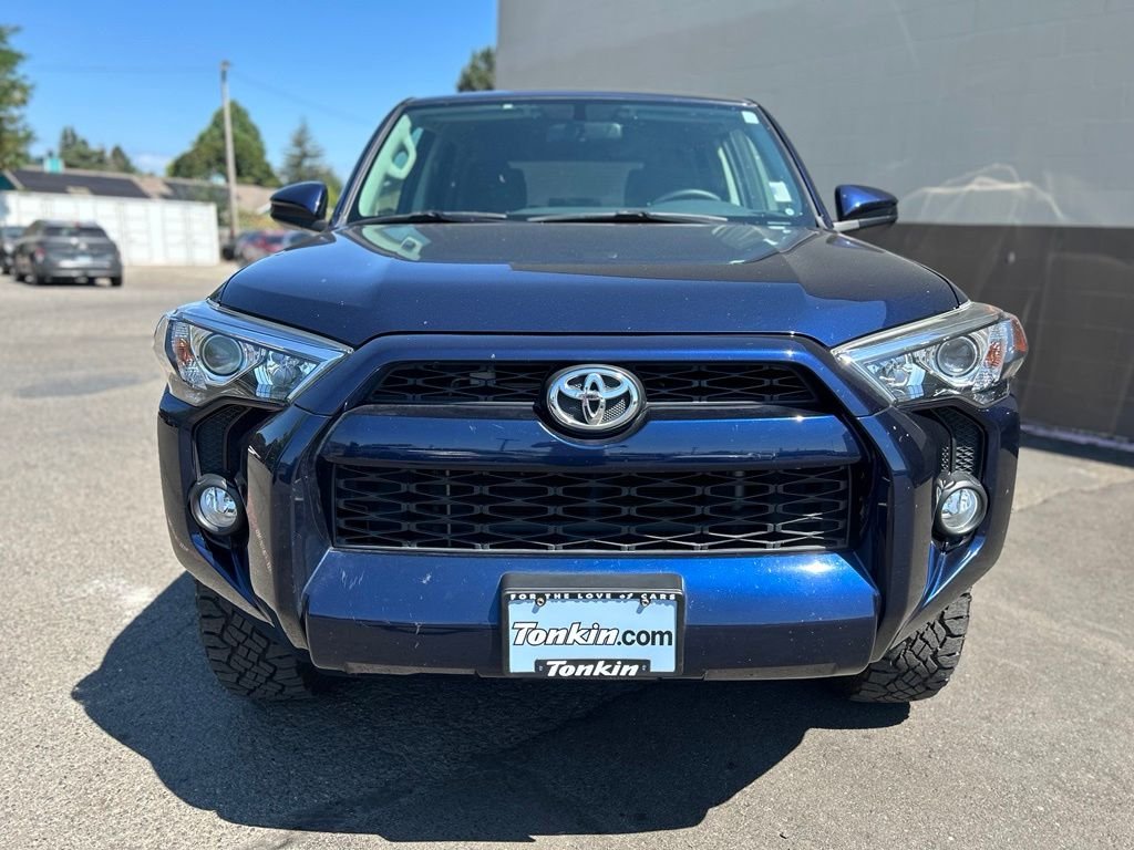 Used 2019 Nautical Blue Metallic Toyota SR5 image 12